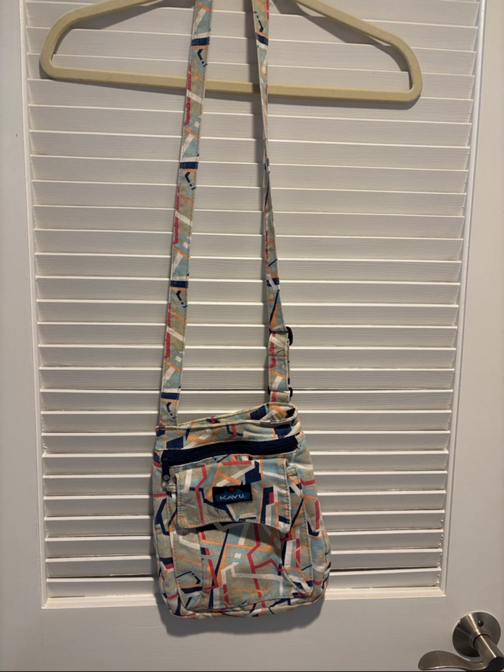 Kavu Multicolor Geometric Crossbody — Cream, Blue, Coral, Navy